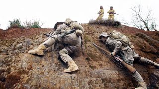 國軍特種兵去日軍戰俘營救人,一來就差點暴露,幸好反應快躲到了懸崖上