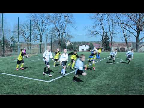 AVIA KAMIONKI - UKS ORLIK MOSINA 0 - 8 21.04.2013 r. (2)