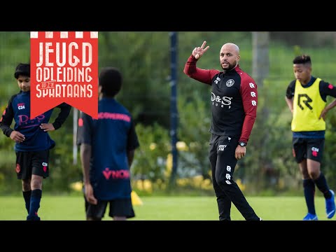 Fouzi Mesaoudi (Trainer O14) blij met nieuwe rol: 'Het bevalt heel goed'