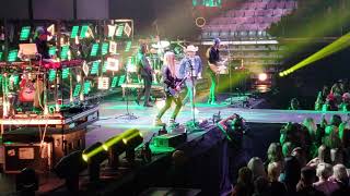 Dustin Lynch She Cranks My Tractor Bakersfield 11/02/18