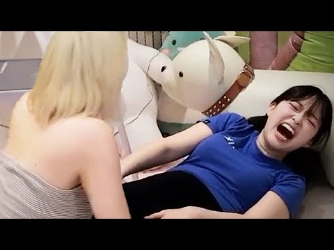 언니 그만 벌려!!!!!!!!!!!!!!!! https://img.youtube.com/vi/wfrdv220HHM/hqdefault.jpg 언니 그만 벌려!!!!!!!!!!!!!!!!