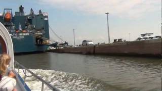 preview picture of video 'Hafenrundfahrt Bremerhaven 2011.mpg'
