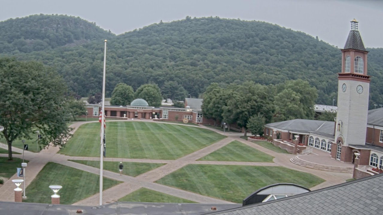Live webcam view of Quinnipiac University Quad