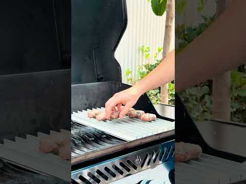 קבבים מושלמים עם GRILLGRATE בגריל גז Napoleon