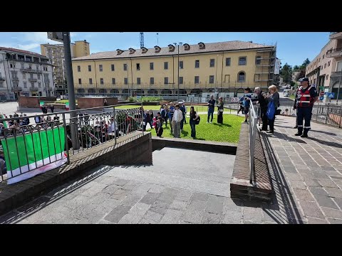 Varese  - 2 Giugno radioso, a centinaia in Piazza
