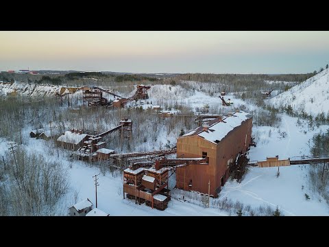 Exploring an Abandoned Mine - Filled with Machines from the Past