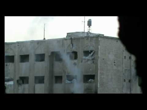 تصاعد الدخان نتيجة استهداف قوات النظام بقذائف الهاون من قبل عناصر كتيبة فاروق الشام على جبهة العباسيين في مدينة دمشق