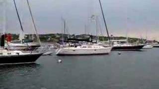 preview picture of video 'crowded harbor at Cuttyhunk'