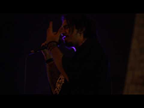 Sagrada tierra feat Dibujo Mc [Adickta sinfonia] [En vivo] [Monumento el concierto]