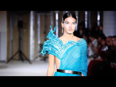Structured yet flowy by Vaishali Studio, Paris Couture Spring/Summer 2023 | FashionTV | FTV