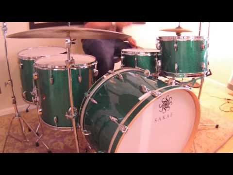 Sakae Trilogy Series Green Sparkle Drum Set: 13/16/18/24/6.5x14