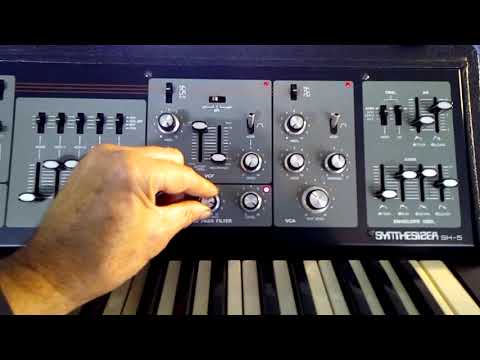 Roland SH5 Analogue Synthesizer Demo. Amazing Audio.
