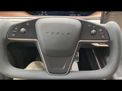 2022 Tesla Model S Long Range - Interior First Impressions