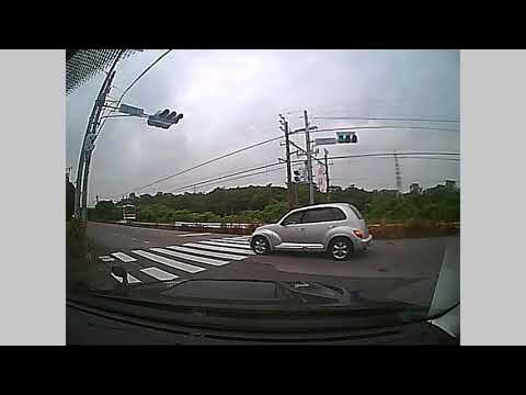 信号無視のPTクルーザー