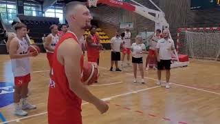 Wideo1: Pierwszy wsp�lny trening koszykarzy Zdrovo Polonii 1912 Leszno