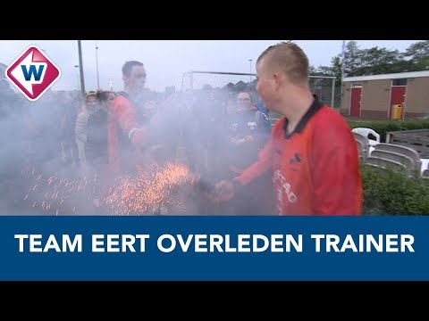 Voetbalteam eert trainer met kampioenschap een maand nadat hij op het veld overlijdt - OMROEP WEST