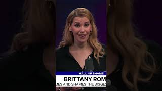 'Creepy' Vanity Fair reporter grins at the camera during Lindsay Clancy murder trial