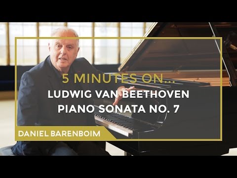 5 Minutes On... Beethoven - Piano Sonata No. 7 (D major) | Daniel Barenboim [subtitulado]