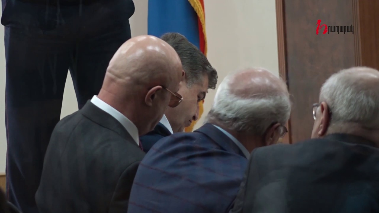 Նախկին վարչապետները եկան դատարան՝ Քոչարյանի համար երաշխավորելու