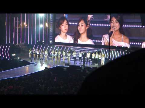 111210 SNSD Concert Day 2 in Singapore (Ending, bow) Tiffany & Sooyoung's english