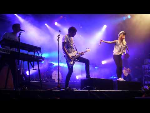 Jennifer Rostock @Summerbreak, Linz - Der Kapitän