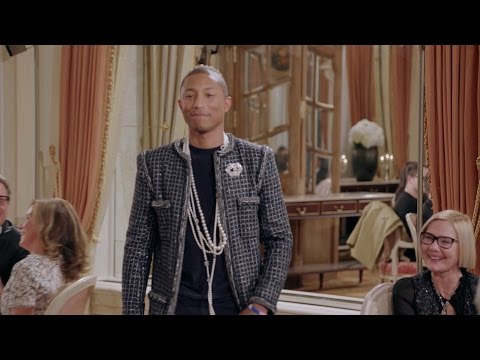 Chanel Métiers d’art Paris-Cosmopolite : les coco girls défilent au Ritz !