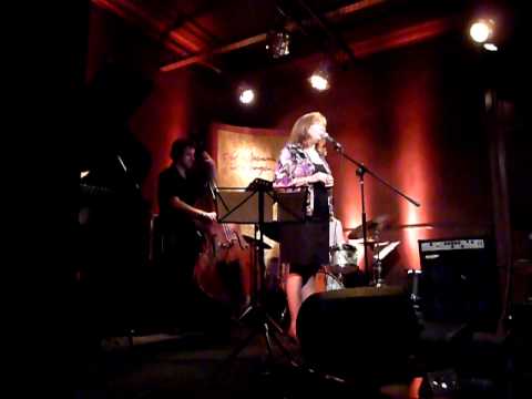 Faith Gibson @ The Music Village, BXL singing 