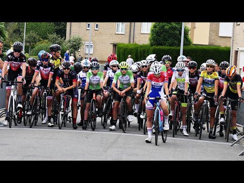 Wegwielrennen U15 Schellebelle 27/08/2022  Matthias Bogaert sterkste in de sprint.