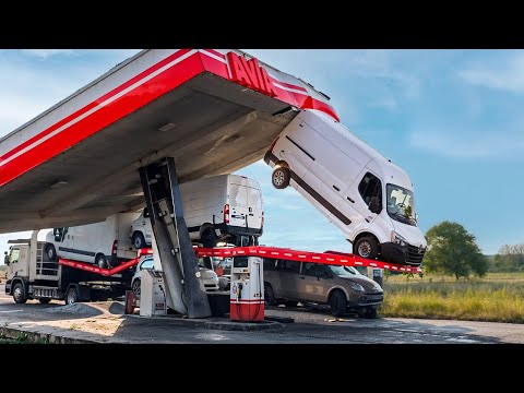 IDIOTS IN THE CAR ON A WHOLE NEW LEVEL