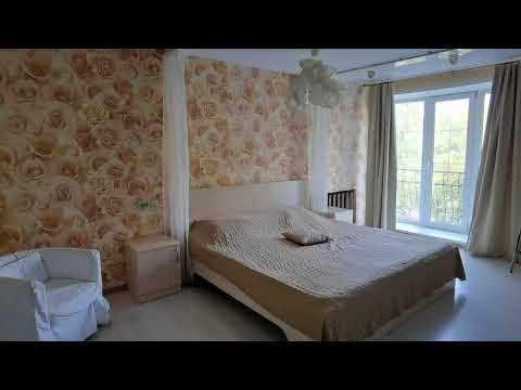 Люкс с джакузи, камином и огромной кроватью — xl.webp