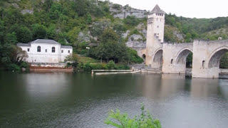 preview picture of video 'Incredible Valentré Bridge, Cahors, France'