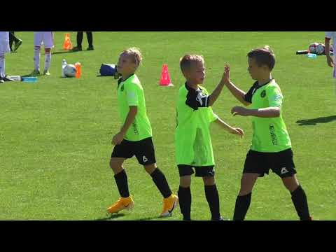 Leo a jeho gól pätičkou... Jupie FŠMH U11