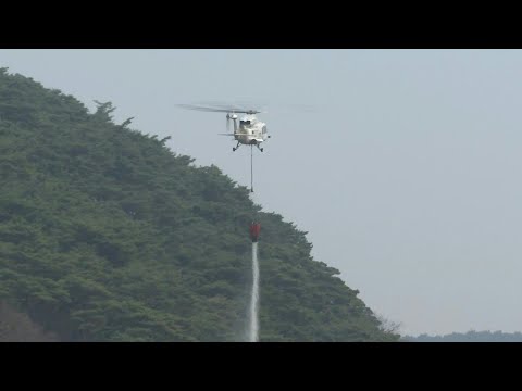 Video Thumbnail: Helicopters douse wildfires near centuries-old buddhist temple in South Korea | AFP