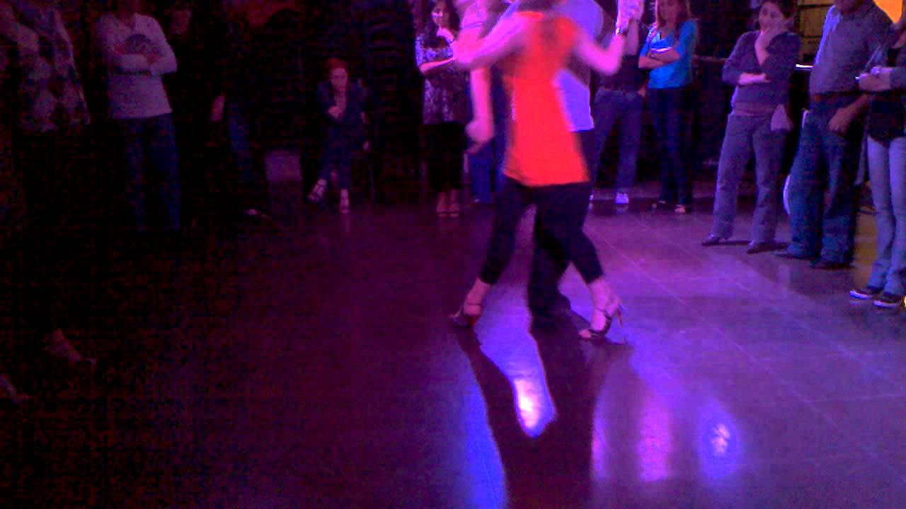 Hernán Prieto y Daniela Roig, clase de tango en La Viruta (01-09-2011)