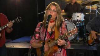 Terri Hendrix performs &quot;Slow Down&quot; on the Texas Music Scene