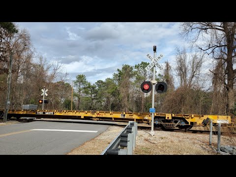 (MI) Edgecombe Ave Fayetteville, NC Railroad Crossing - KCS leads Military Train