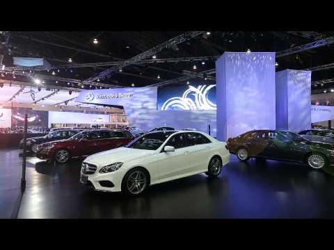 motorshow 2014 Mercedes Benz Aerial acrobat Performance by the show team