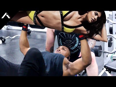 LIFTING WHITE GIRLS IN THE GYM! (Chest Workout)