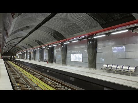 Nova estação de metrô Pireu, parte da linha 3 que vai do aeroporto de Atenas ao porto de Pireu