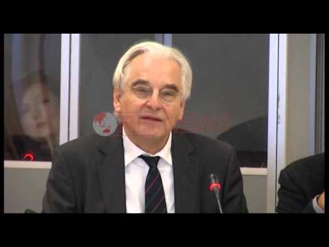 Hoffman: Politika të mbajë duart larg nga emërimet në administratë- Ora News- Lajmi i fundit-