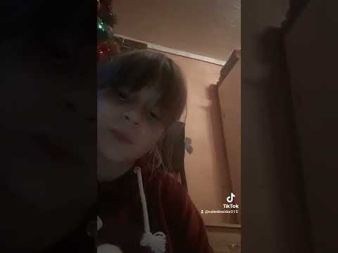 Iată vin colindători Florile dalbe noaptea pe la cântători Florile dalbe Florile dalbe 😘😘😘😘