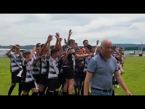 INICIADOS DO FC CESARENSE RECEBEM TAÇA