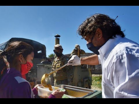 En barrio 15 de Septiembre el gobernador Sáenz supervisó la entrega de 300 viandas de comida