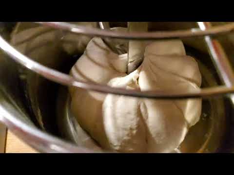 Pizza Napoletana / Wie mache ich einen Neapolitanischen Pizza Teig? 70% Hydration Rezept Erklärung