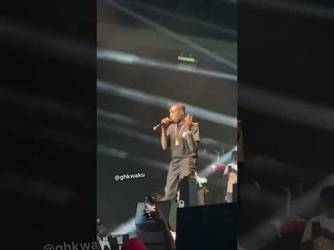 Crisswaddle Performed for the First time in the year at R2bees and friends Concert😀🔥🔥