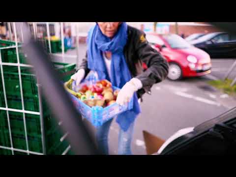 Hilfe in der Corona-Krise: LichtBlick Seniorenhilfe liefert Lebensmittelpakete an arme Rentner aus