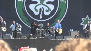 Flogging Molly - Whistles The Wind (live@Rockin&#39; Park Nijmegen)