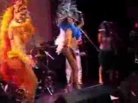 Bombolessé & samba dancers : 