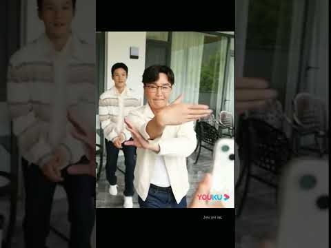 ZhaoLusi with Gen Z [HouLang] team members dance challenge behind screen 😍😅 #zhaolusi #genz #shorts