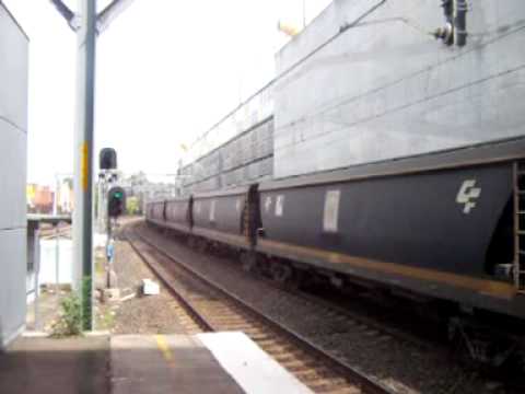 VL356, EL55, EL60 & EL52 up wheat train passes Kogarah